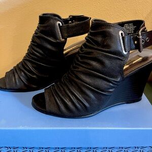 Simply Vera Vera Wang Black Wedges